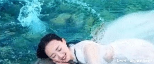 新娘躺水沟里拍婚纱照,引路人纷纷嘲笑,成品出来后惊艳了!