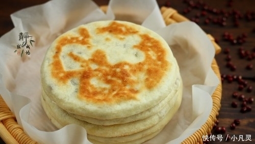 烙饼又一新做法，松软香甜，补血养胃，比葱花饼还要香，超好吃