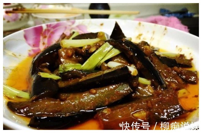 茄子|炒茄子先放油是大错特错,20年厨师长教你1招,茄子不吸油还香
