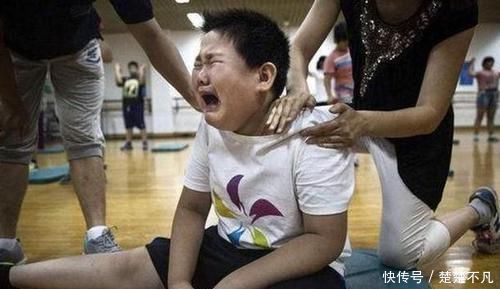 儿子|儿子因沉迷游戏,被爸爸游戏中追杀,儿子大哭我再也不玩了