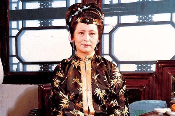 黛玉$贾家3春,为何只有探春违背王夫人搜查令?关灯开门:暗中有只眼