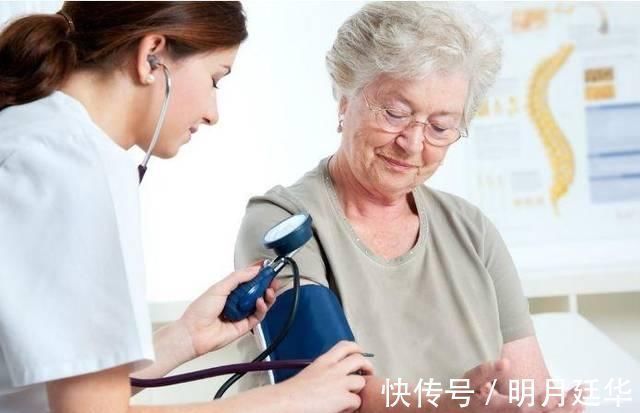控制血压|高血压危及生命,专家:日常生活做好3件事,血压一降再降