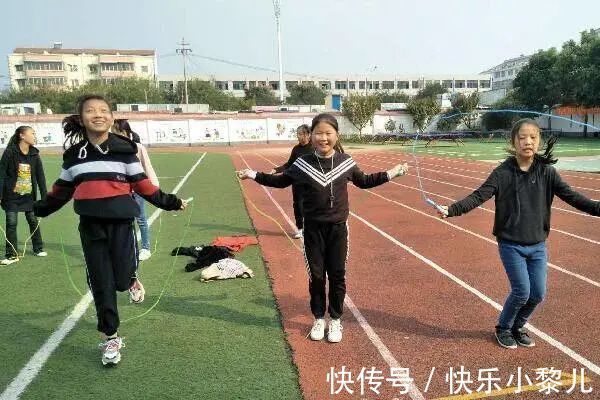 身体素质|第一次月经后,宝妈逼13岁女儿跳绳“长高”,结果惊喜变惊吓