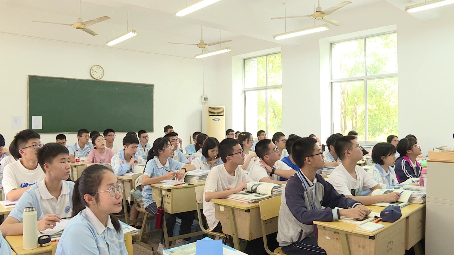 三尺讲台育桃李，一支粉笔写春秋|最美教师张彩芬 | 张彩芬