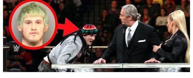 能救不能自救？愿景教主羅林斯竟然慘遭現場粉絲無理襲擊！