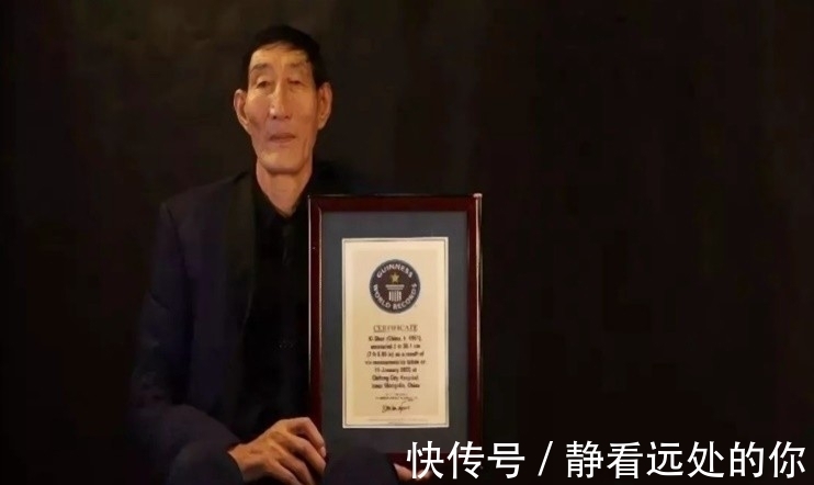 夏淑娟|身高2米36的巨人鲍喜顺,12年前不听医生劝阻生下儿子,赌对了吗