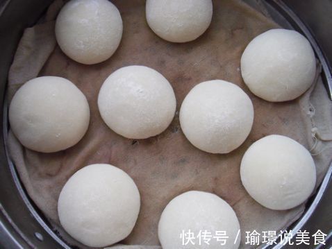 少了它，难怪馒头不香甜！蒸馒头时，很多人只会加酵母！