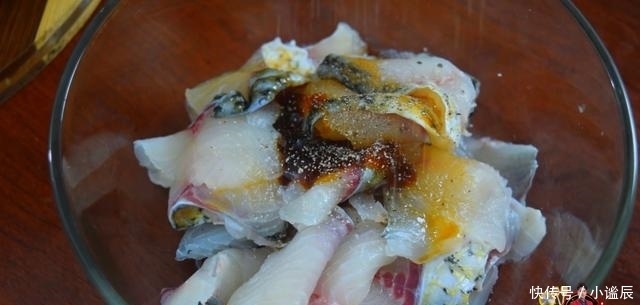 酸汤鱼的新吃法，草鱼加上3只番茄，酸辣开胃，做法还很简单！