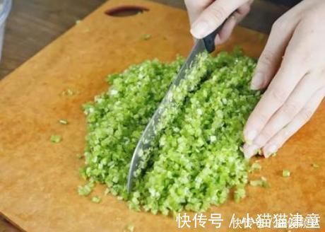 正确做法|饺子馅想要鲜还流油有人放油有人加鸡蛋,教你正确做法,鲜又香