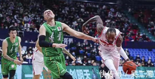 辽篮|韩德君伤情出炉!鼻骨骨折+眼球出血水肿,视力受损,将离开赛区
