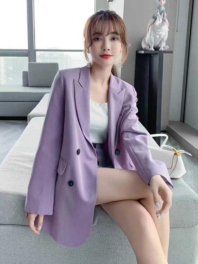 美甲|想提升气质,穿衣不用太复杂,紫色西服+西裤简约干练,超好看