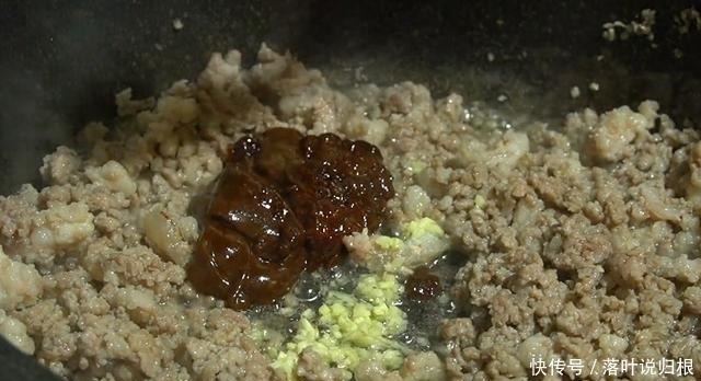香菇|孩子超爱吃的酱肉包子，个个皮软馅大，酱香浓郁，鲜嫩多汁，解馋