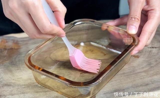 芋头糕|闻着香就被馋醒了!这早餐做一次能吃一周,早上几分钟搞定!