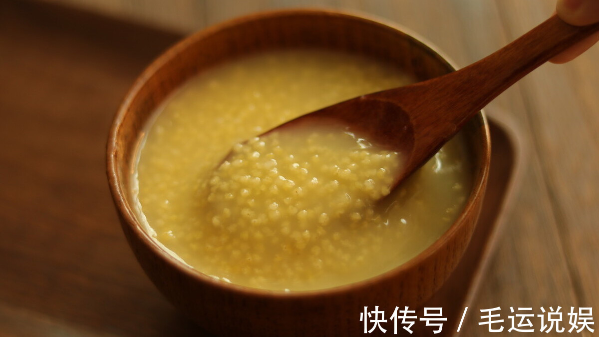 熬小米粥时，牢记3个窍门，香浓黏稠，还特别容易出米油！