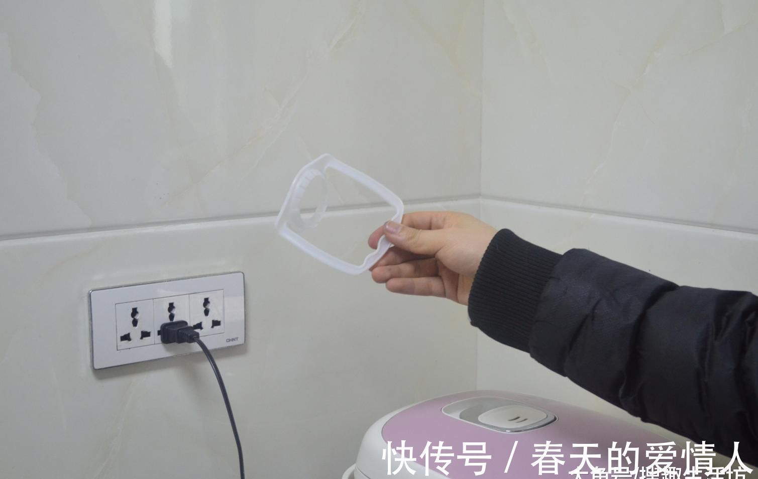 油桶上塑料把手不要扔, 放在厨房有妙用, 解决了千家万户的烦恼