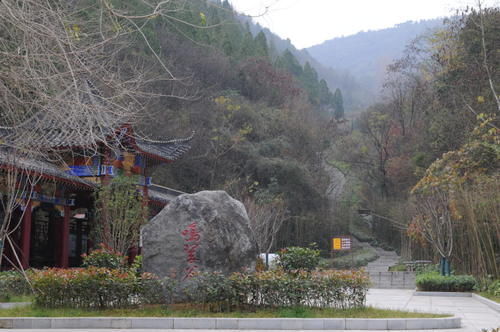 汉江|在秦岭小城乱走，误打误撞进入一座古城，沿街1公里都是老四合院