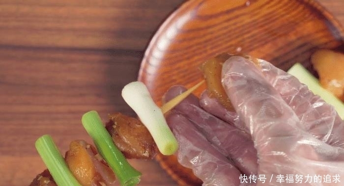 分享|用平底锅分享一款鸡肉串串,肉嫩鲜甜,焦香四溢,孩子特爱吃