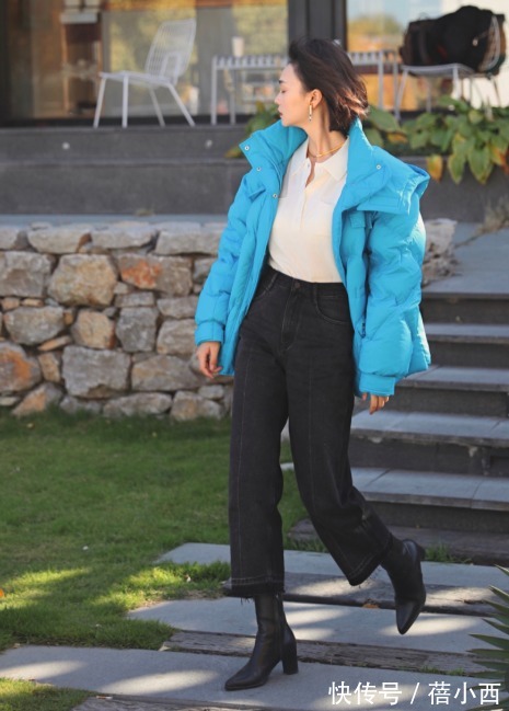 时髦 冬日“羽绒服”不用买多,学会搭配下装才是关键,不费力就很时髦