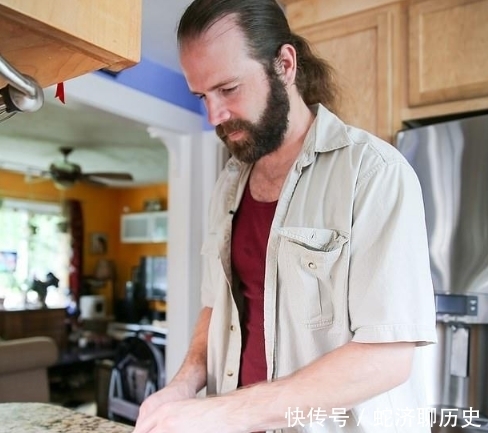 较喜欢吃|西方为何喜欢吃“生肉”?一口一口吃得津津有味,网友:接受不了