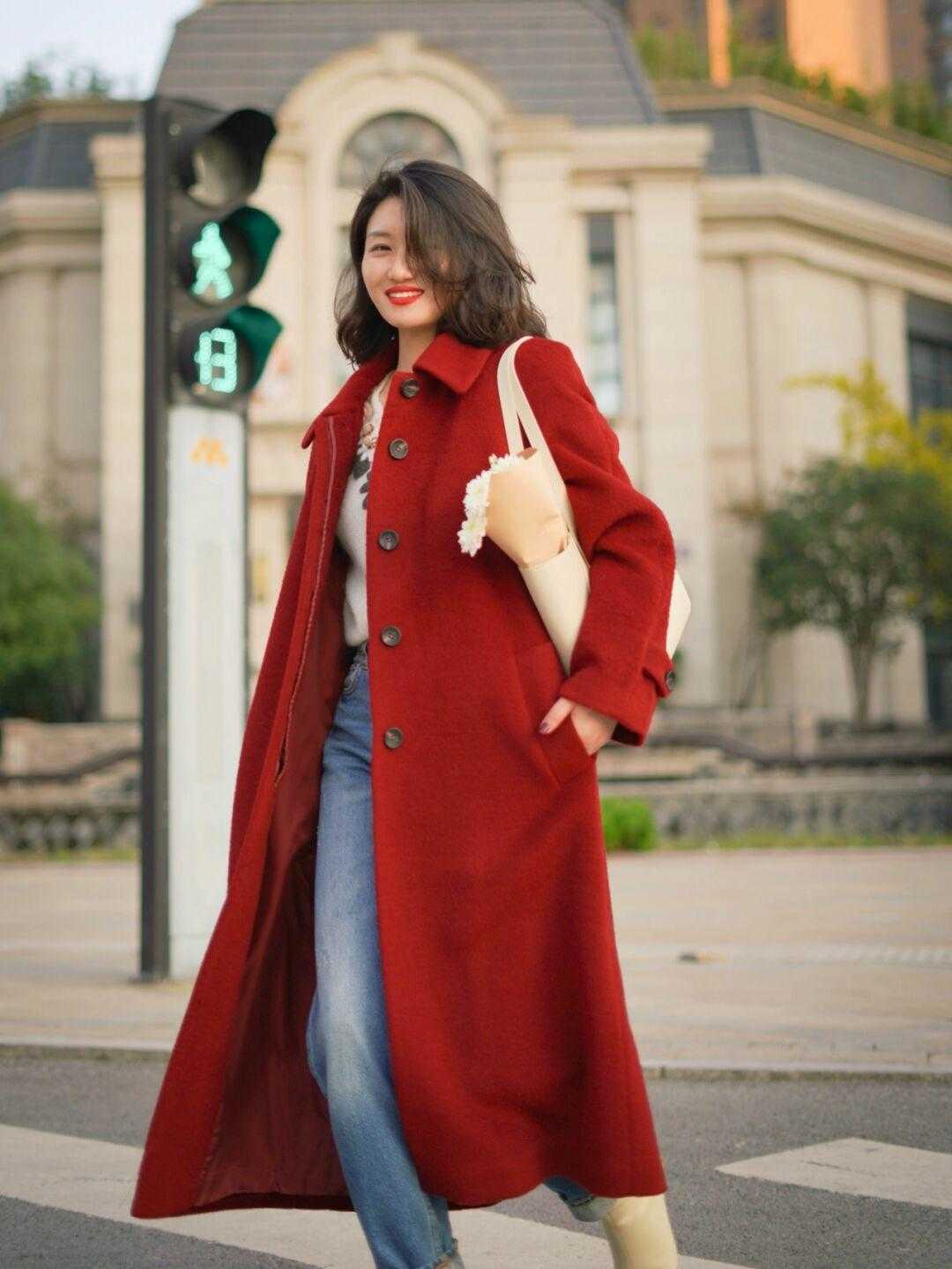 红色|穿大衣,你可以选择“红色大衣”更时髦?时髦精们告诉你答案