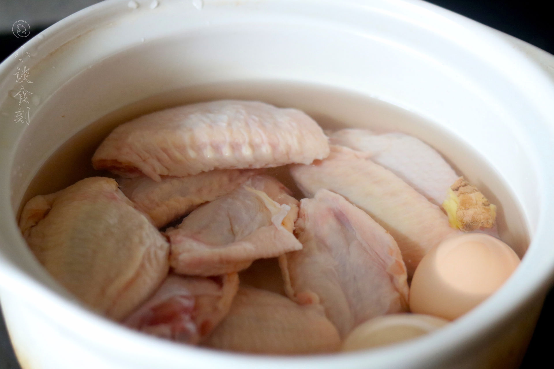 鸡蛋，还在蒸着吃？教你这样炖一锅，天冷吃补充能量，营养十足