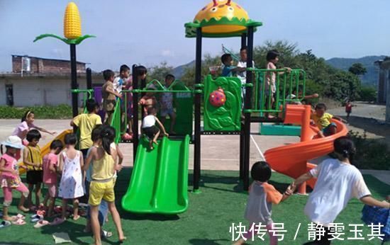 安危|俩孩子同时摔下滑梯,宝妈第一时间拉自己儿子,对方家长太自私