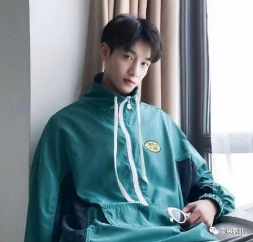 男生|男生“不烫不染”的发型,2021年头发这样剪肯定帅!