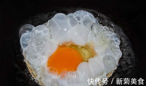 荷包蛋|煎荷包蛋,冷油下锅还是热油分享正确做法,鸡蛋又圆又嫩不粘锅