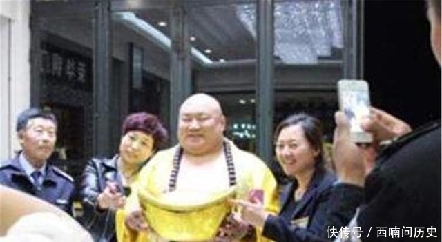 宗教|他因长得像弥勒佛走红网络,被富婆带回家“供养”,后来怎样?