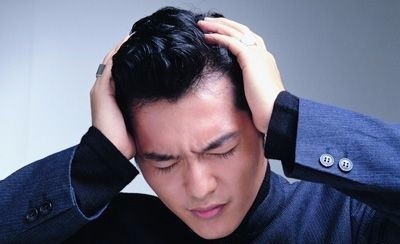 秃顶|男人进入“衰老期”,2处变大,2处变少,若一个不占,还算年轻