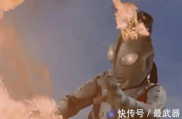 奥特|1972年的《艾斯奥特曼》,因采用男女合体变身,差点毁了一部经典