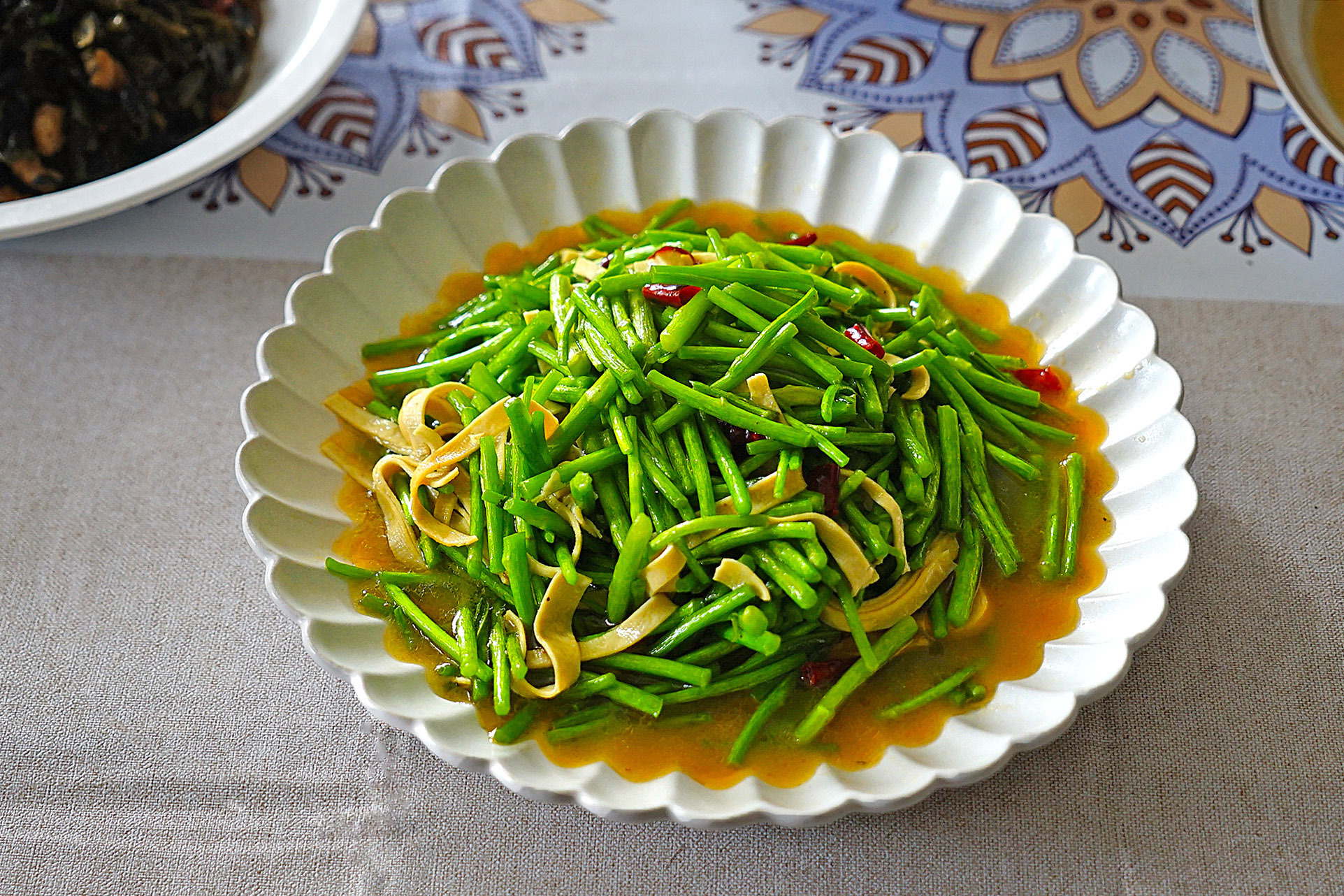 爆炒|晒苏北一家三口的周末午餐,25块钱做四道菜,网友们太值了