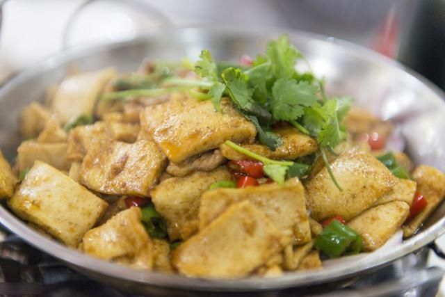 这菜不吃太亏了，虽是素菜比肉还抢手，蛋白质丰富，孩子吃最好