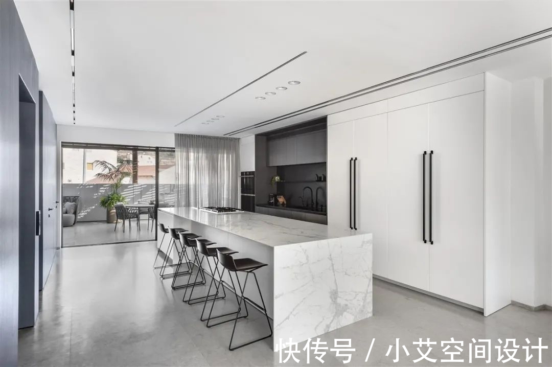 私宅|320㎡极简私宅,简单色彩呈现高雅质感