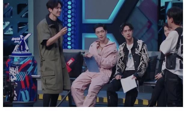 《这就是街舞4》，王一博跳街舞的天赋还是很强的，比如律动方面