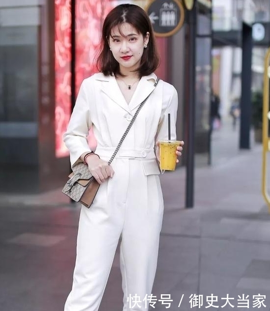  十足|路人街拍：身姿弥漫钟灵毓秀的妹子，这样的穿着，仙气十足！