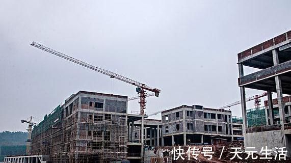 使用年限|房子70年满期后归谁?国家一锤定音,房产证上尽量别写夫妻名字?