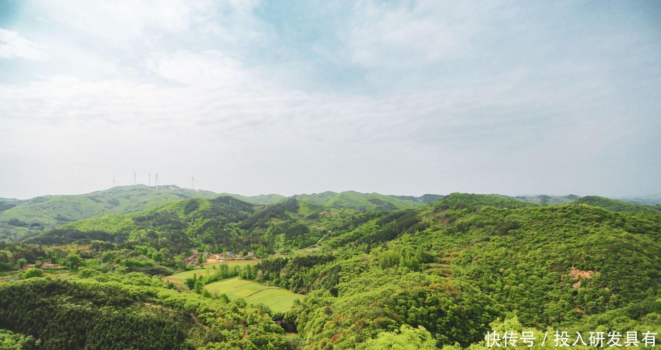 河南大别山中藏着一座峡谷，潭水清澈无污染，当地还传承非遗文化