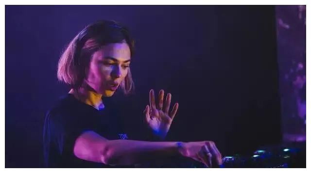 Nina Kraviz：Techno DJ的地下与主流