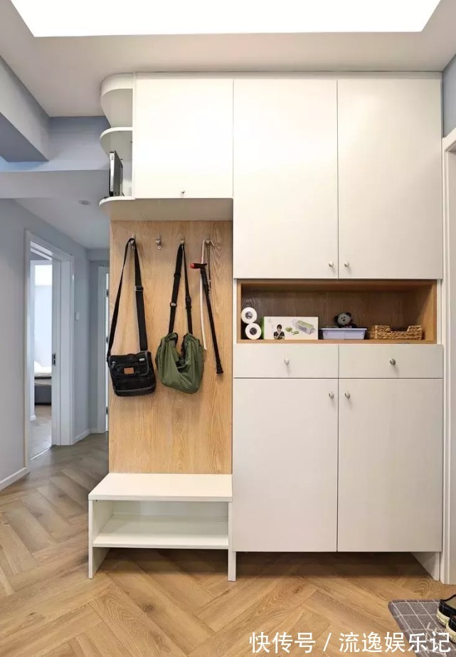 过道柜|电视墙要不要装柜子?一进屋就被迷住了,全屋太漂亮了