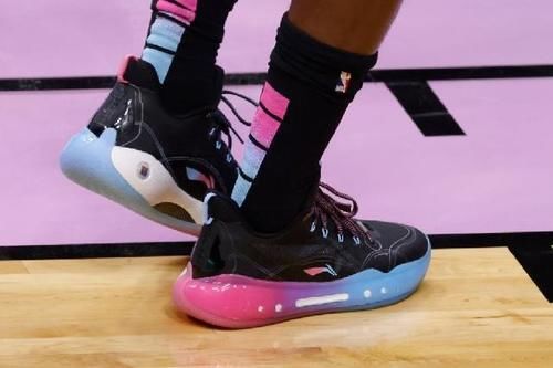 相信经常看博主发的球鞋上脚