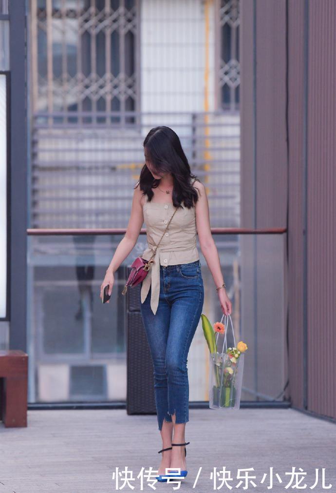 姑娘姐|回绝陈旧见解,牛仔裤也能穿搭出性格感