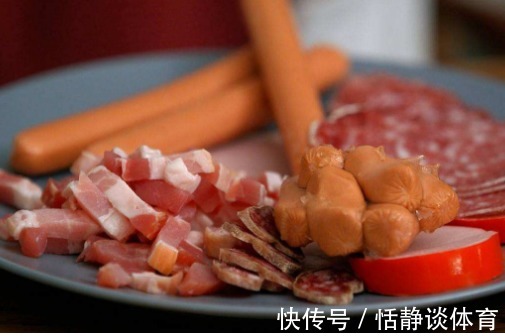 米饭|米饭二次加热致癌，营养学家忠告：不该隔夜吃的是其他几种食物