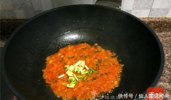 它和金针菇是“黄金搭档”,天冷焖一锅,吃到汤汁都不剩