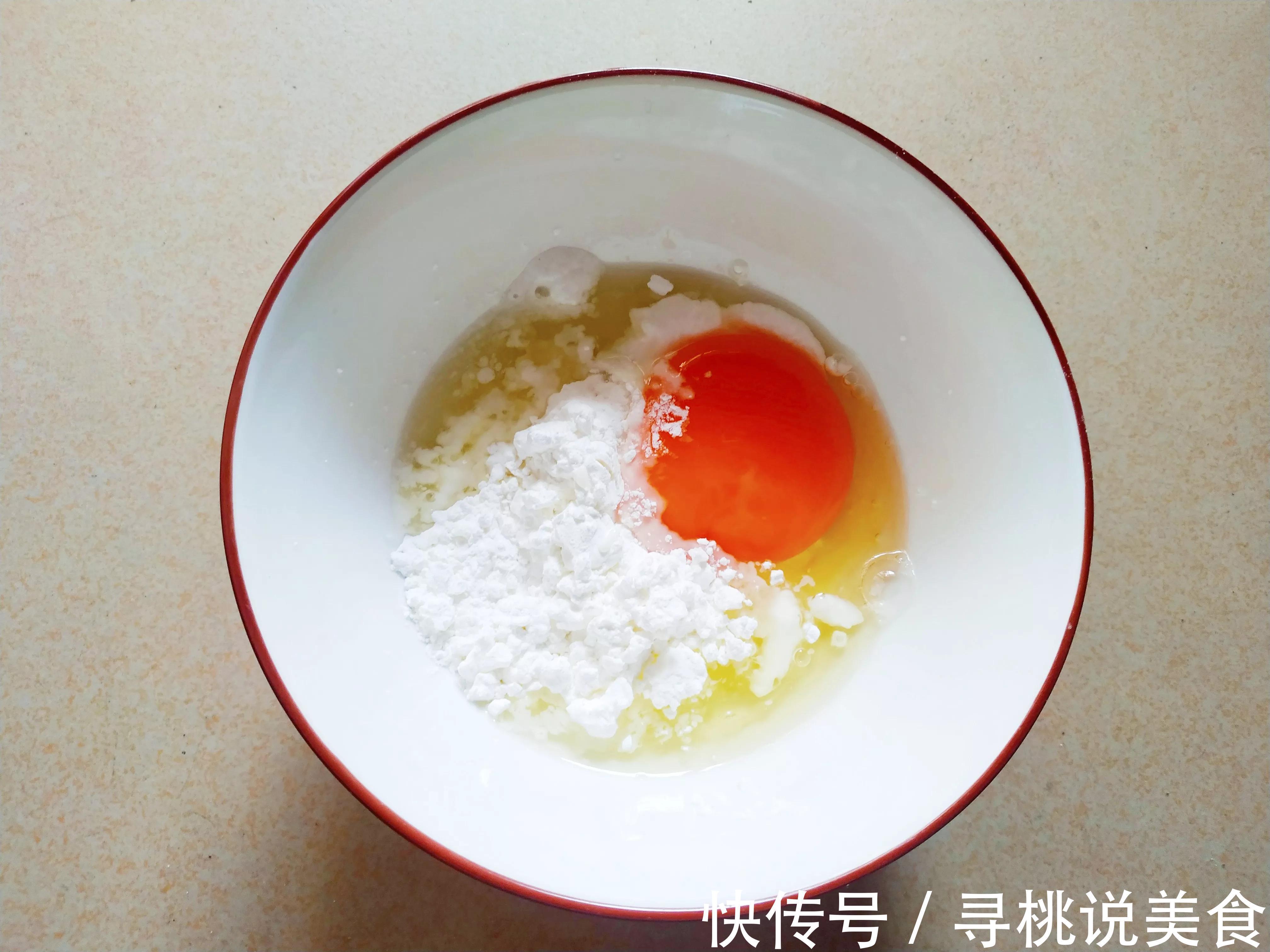炸馒头片，除了鸡蛋外再加2种料，馒头片酥脆不油腻，久放不回软