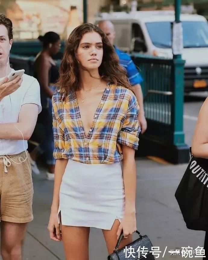 春风十里，不如穿衬衫的你！开春时髦单品我第一个选它