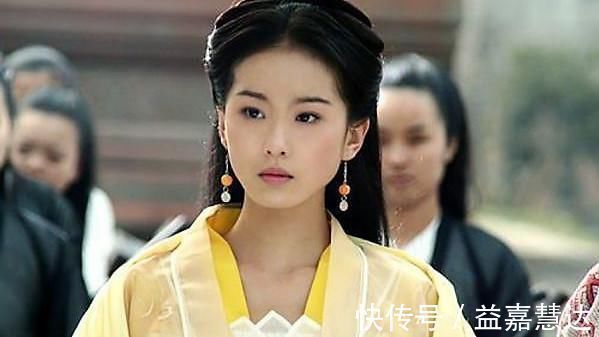 打狗棒法&黄衫女武功表明,她与郭靖黄蓉的渊源,比杨过小龙女更深