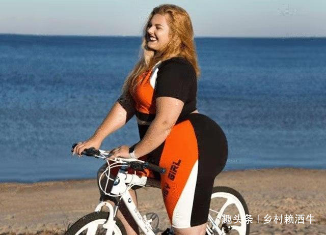 膝盖|230斤大码美人，紧身裙尽显丰腴，网友行走的“葫芦娃”