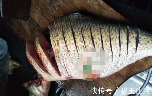 孔雀开屏|家人聚餐,这道家常蒸菜,蒸一蒸,8分钟上桌,鲜美到流口水