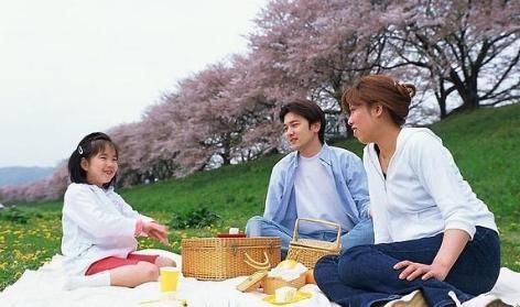 脸红|4岁女儿的一句模仿,让妈妈瞬间羞到脸红,夫妻行为要懂得避嫌